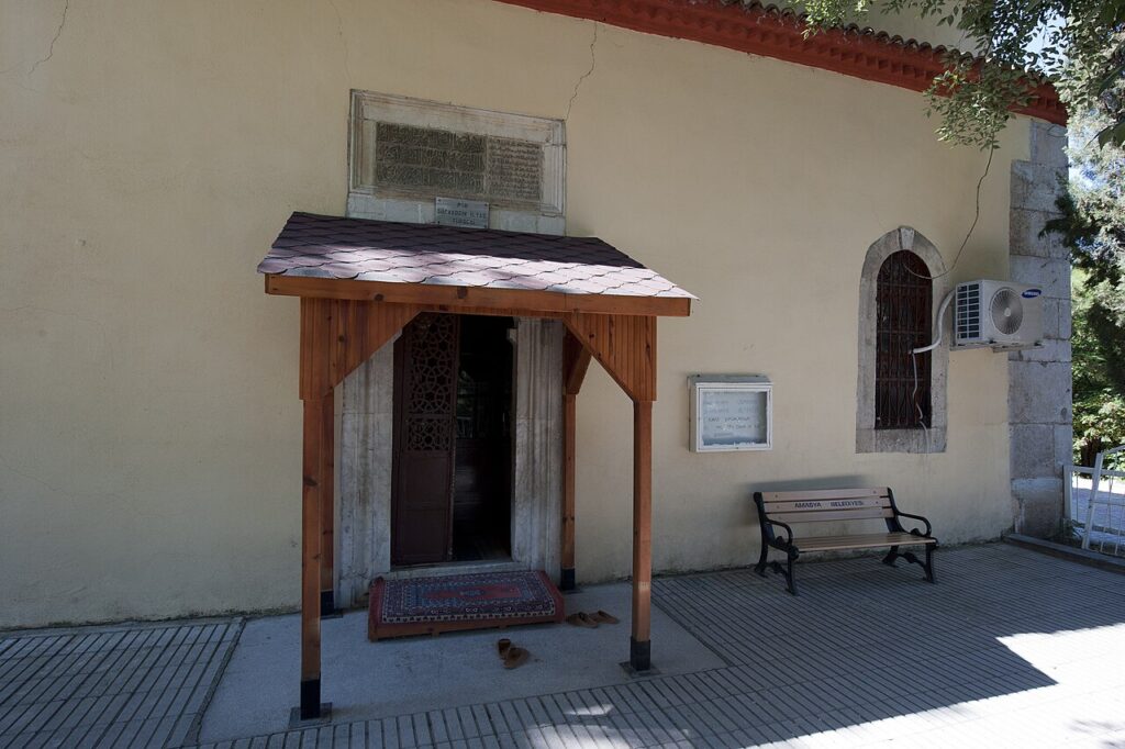 Pir Sücaeddin İlyas Türbesi