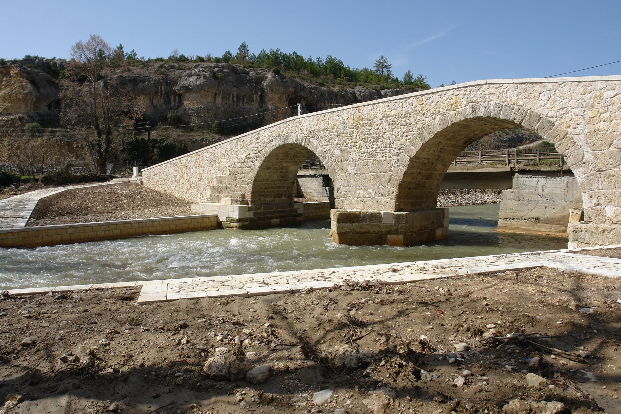 Roma Köprüsü 1, Konarı