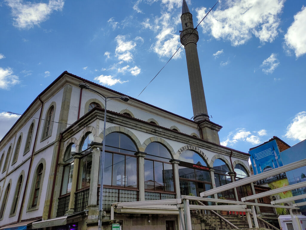 Şadırvan Camii