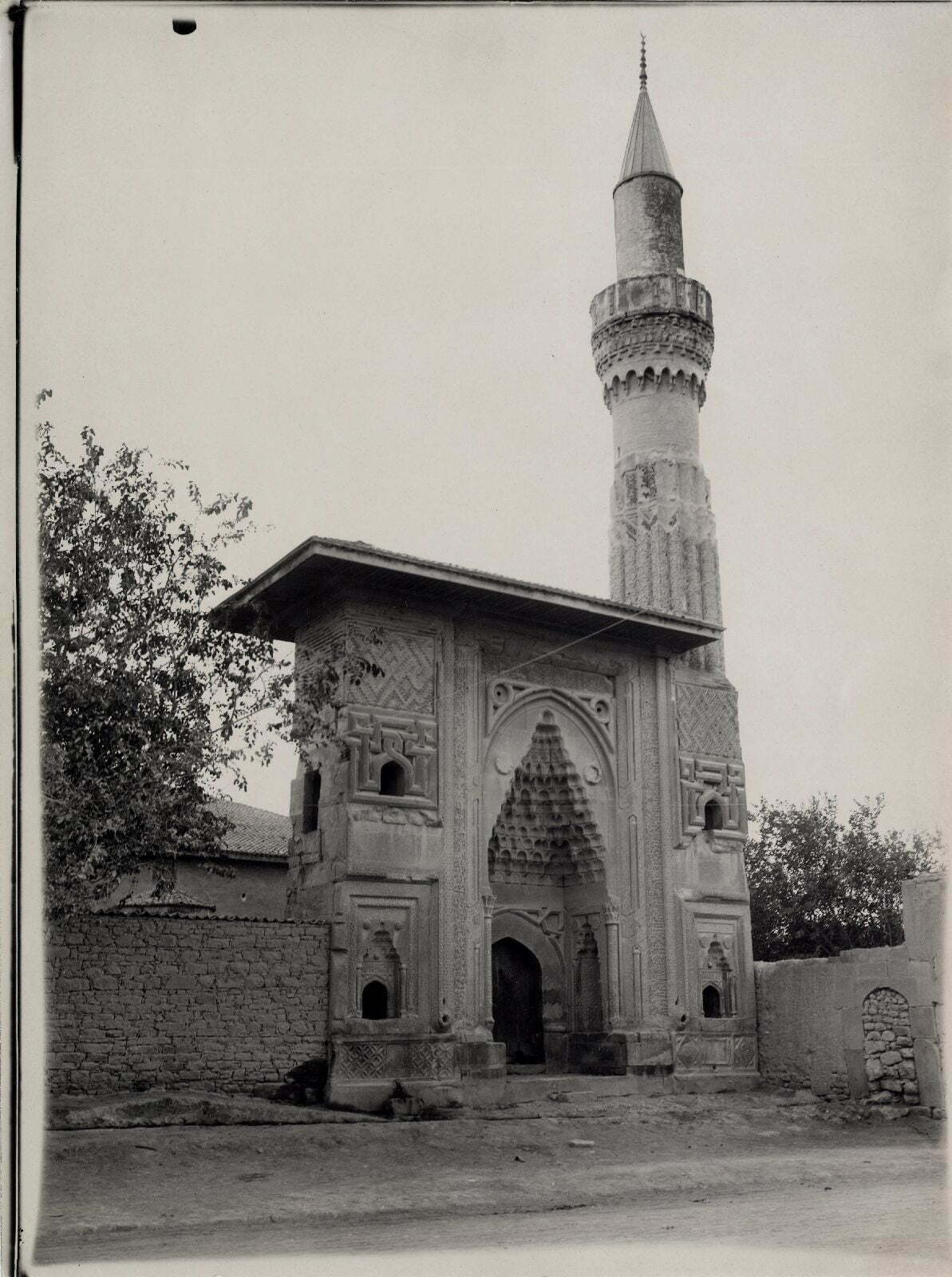 Sahip Ata Camii Taçkapısı’nın restorasyon sonrası vaziyeti