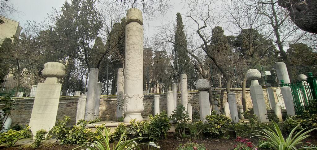Şahkulu Sultan Dergahı Mezarlığı