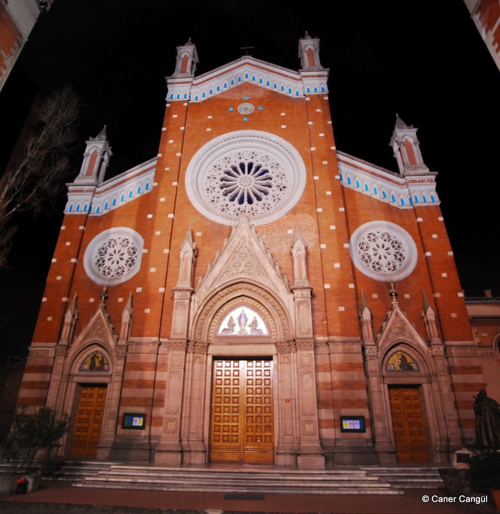 Saint Antuan Katolik Kilisesi