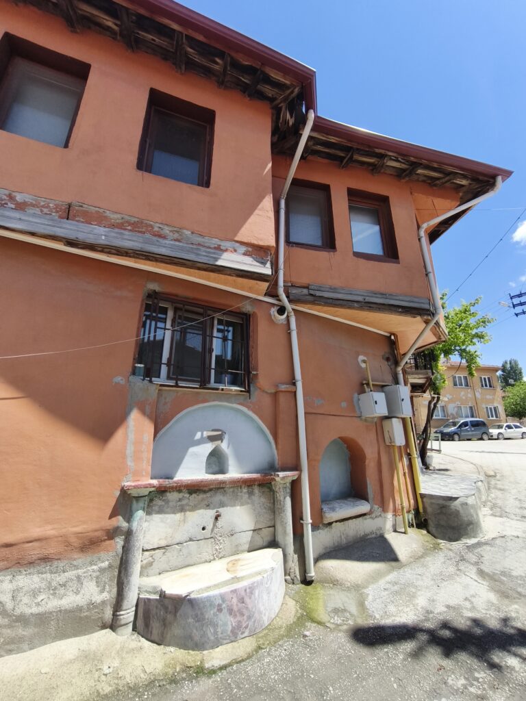 Sarı Sungur Çeşmesi
