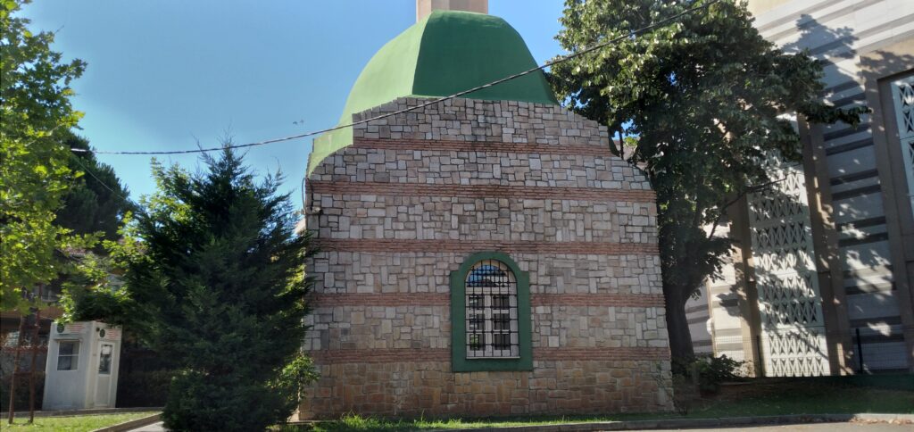 Sarıgazi Türbesi