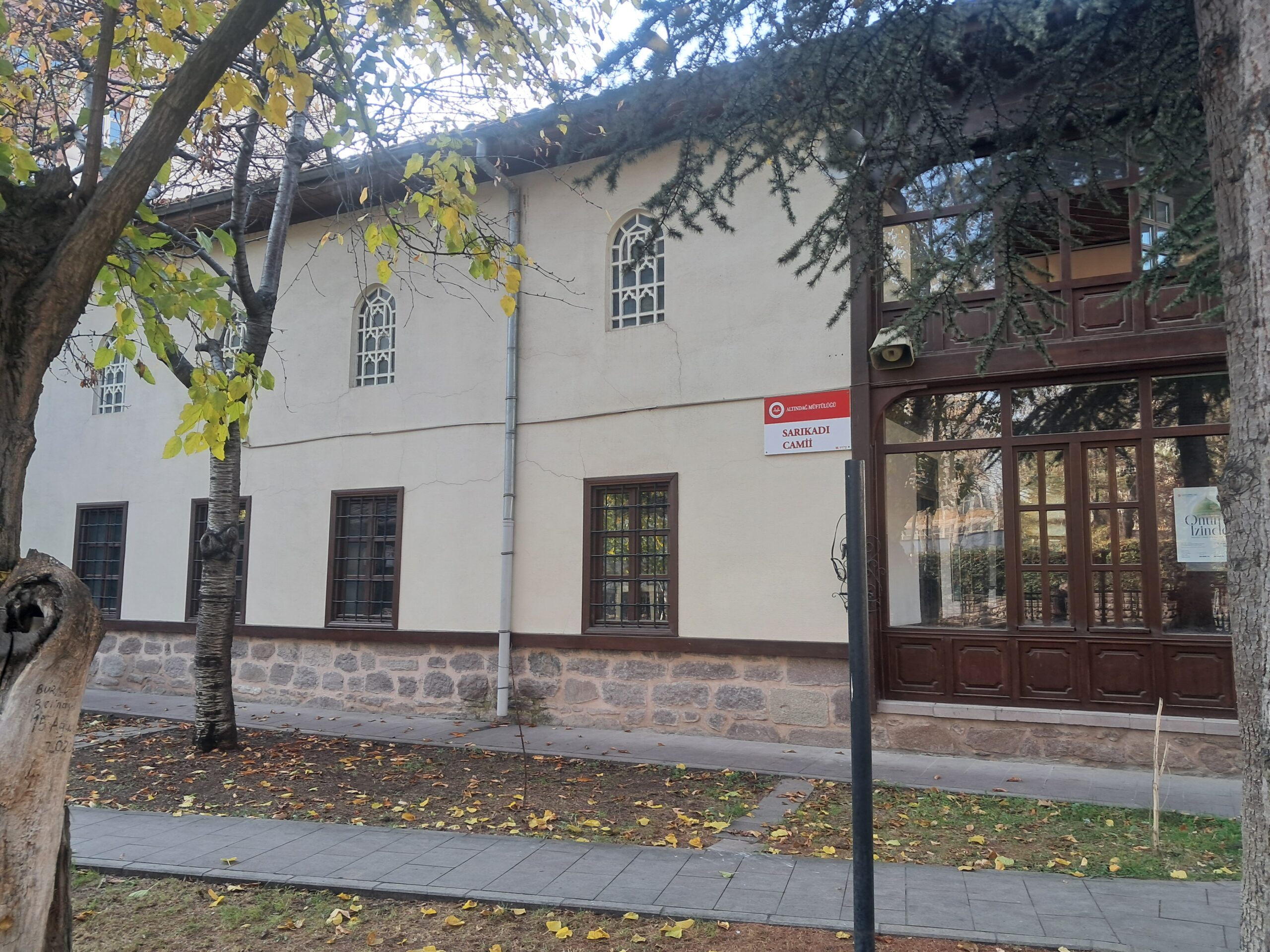 Sarıkadı Camii
