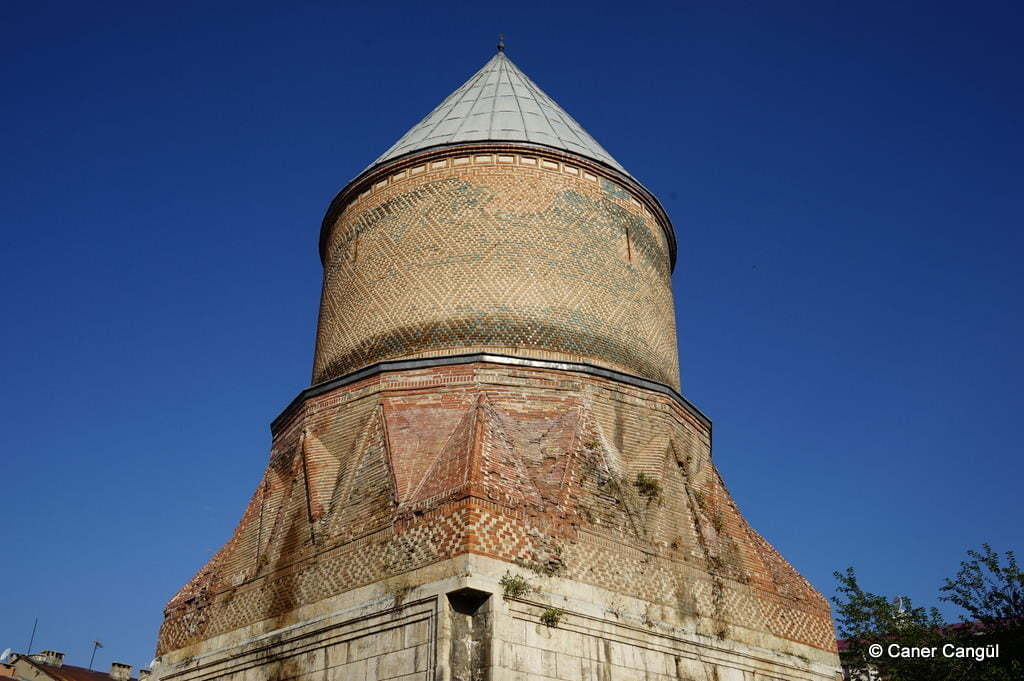 Şeyh Hasan Bey Türbesi