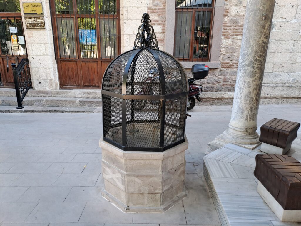 Şeyh Lütfullah Camii Su Kuyusu