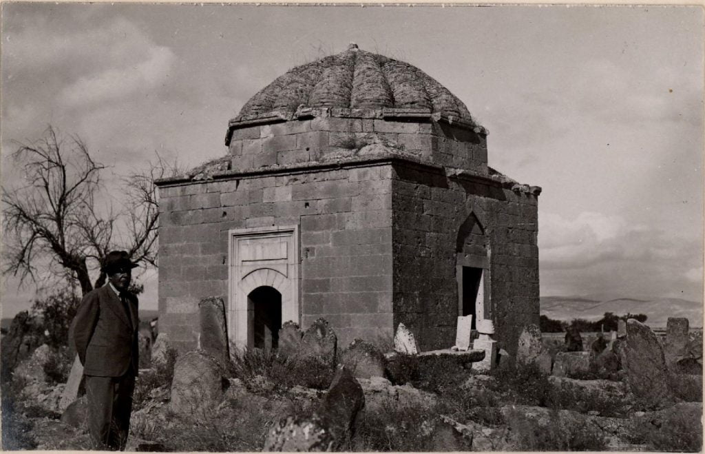 Şeyh Sücaeddin Türbesi