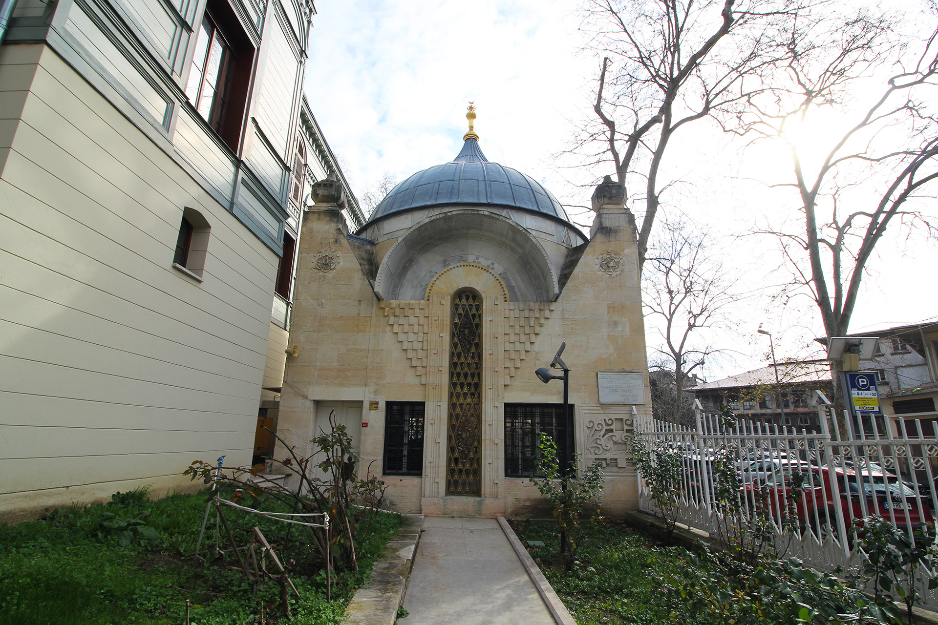 Şeyh Zafir Türbesi