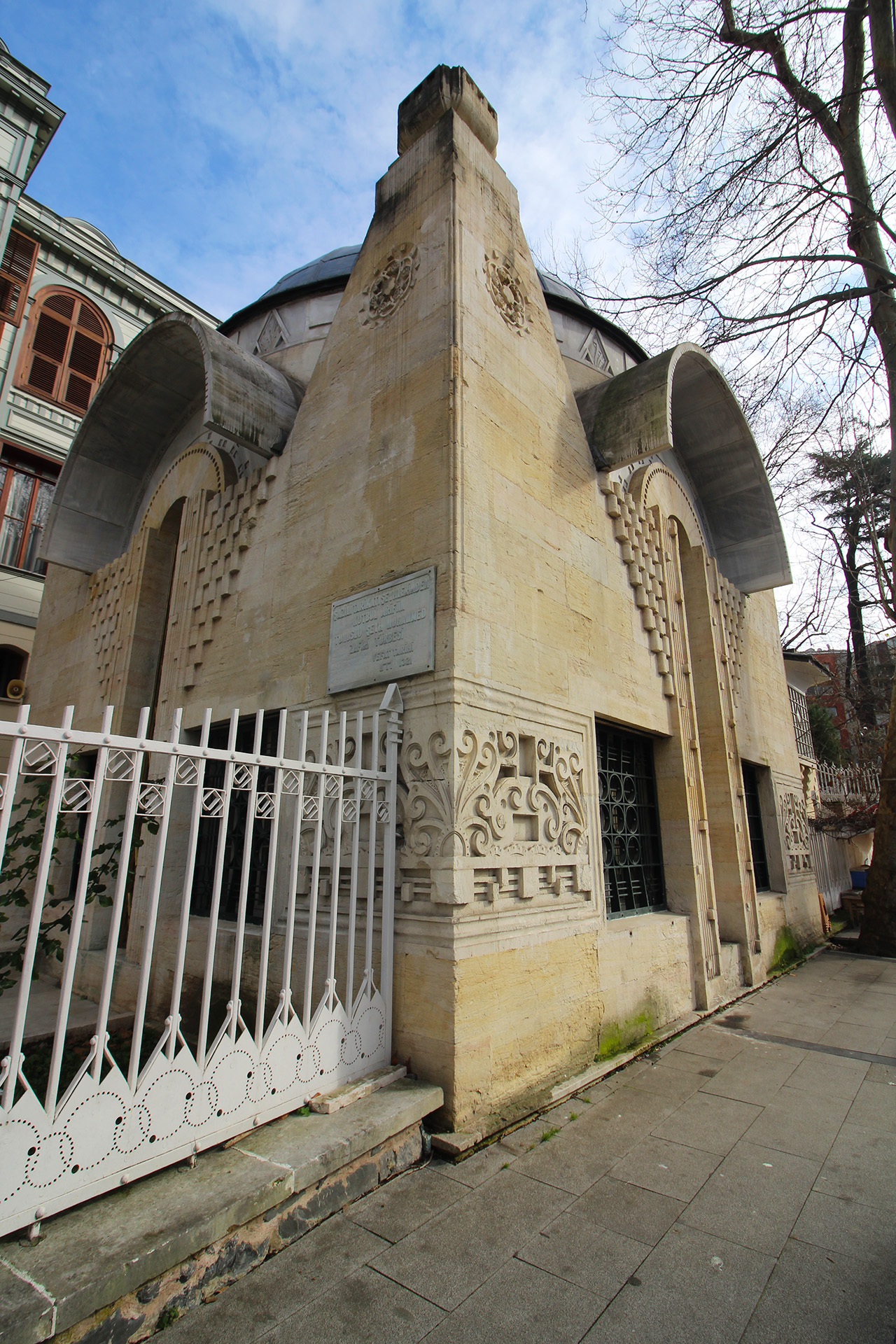 Şeyh Zafir Türbesi