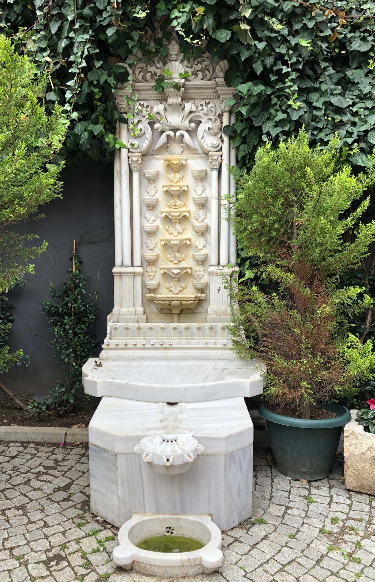 Şişli Mongeri Evi Çeşmesi I