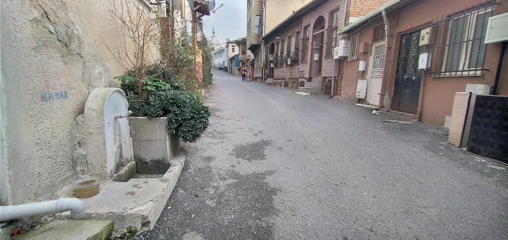 Sokak Çeşmesi, Şahinkaya Caddesi