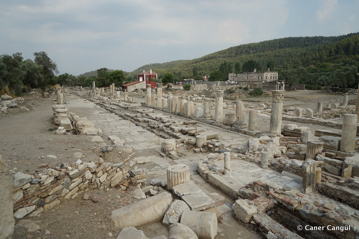 Stratonikeia Batı Sütunlu Cadde