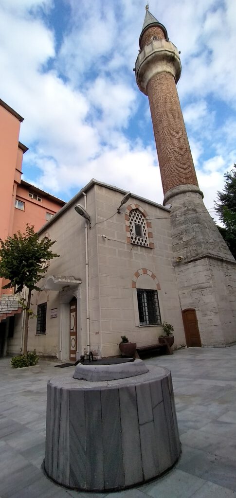 Su Kuyusu, Emin Camii
