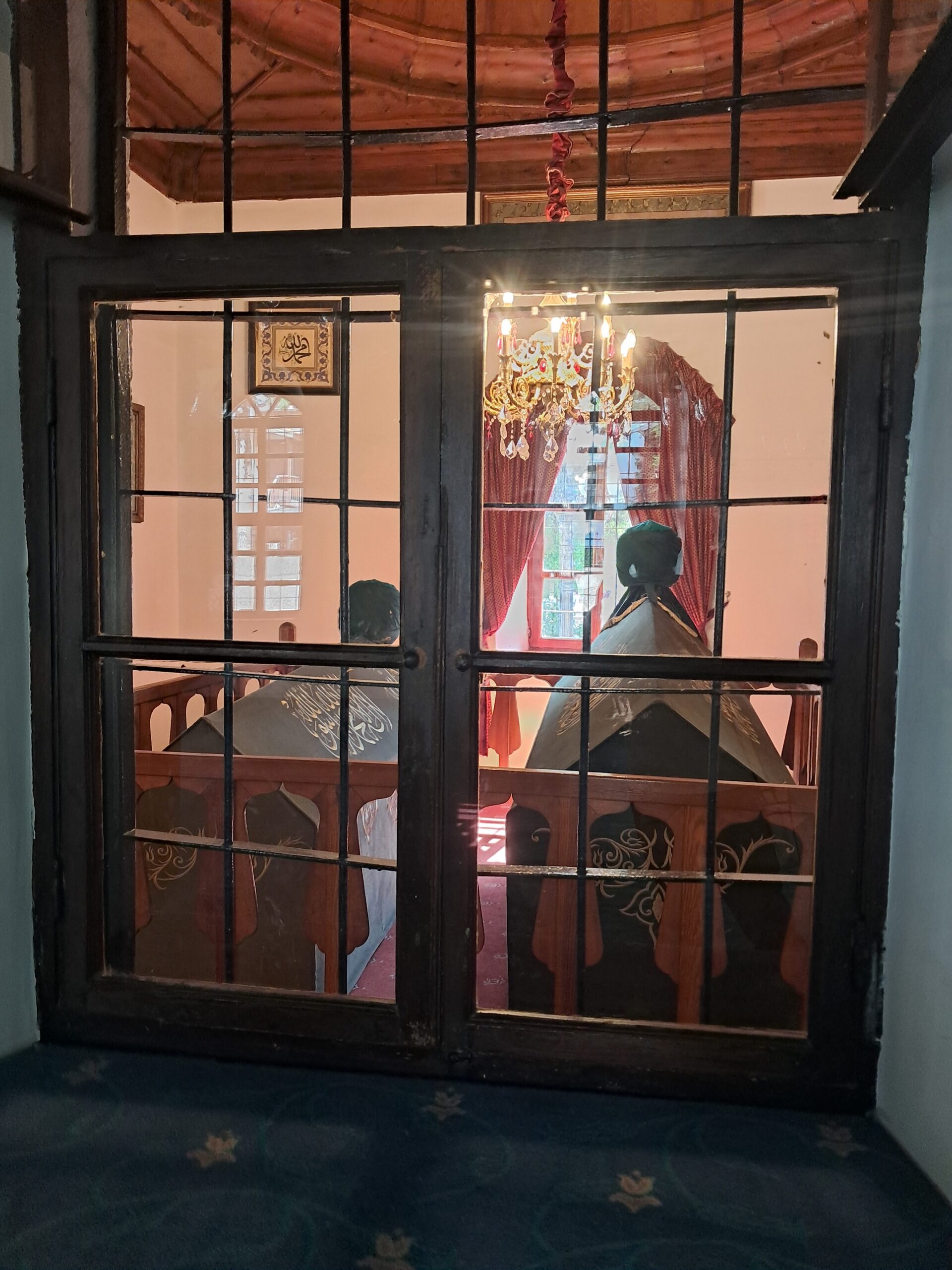 Tacettin Sultan Türbesi’nin Cami İçerisinden Görünümü