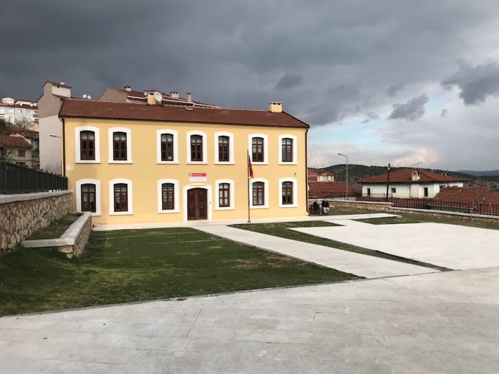 Taş Mektep, Bilecik