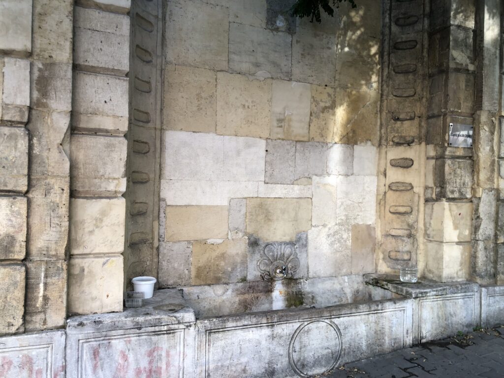 Tomtom Çeşmesi