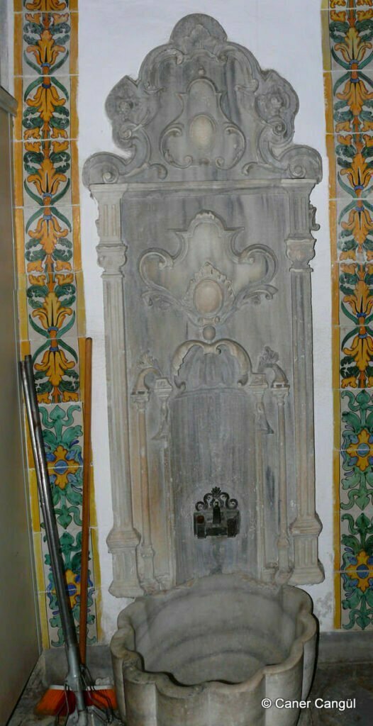 Topkapı Sarayı Kuşhane Girişindeki Çeşme