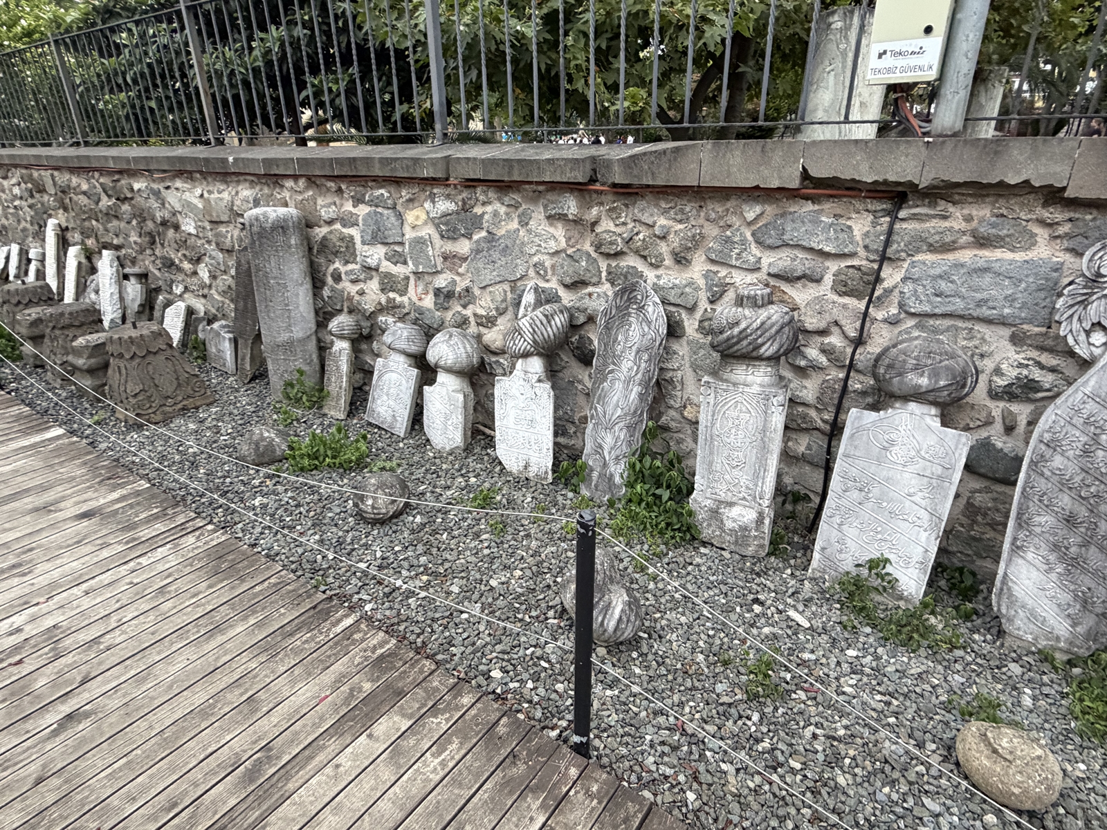 Trabzon Ayasofya Camii Bahçesi Osmanlı Mezar Taşları