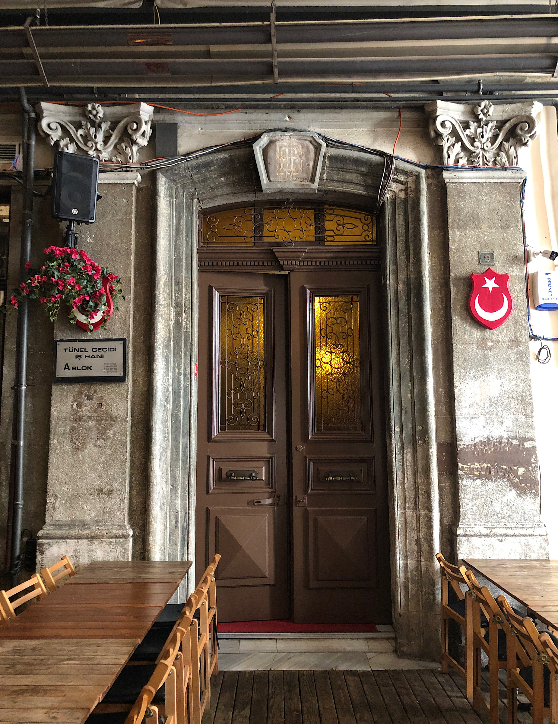 Tünel Geçidi İş Hanı