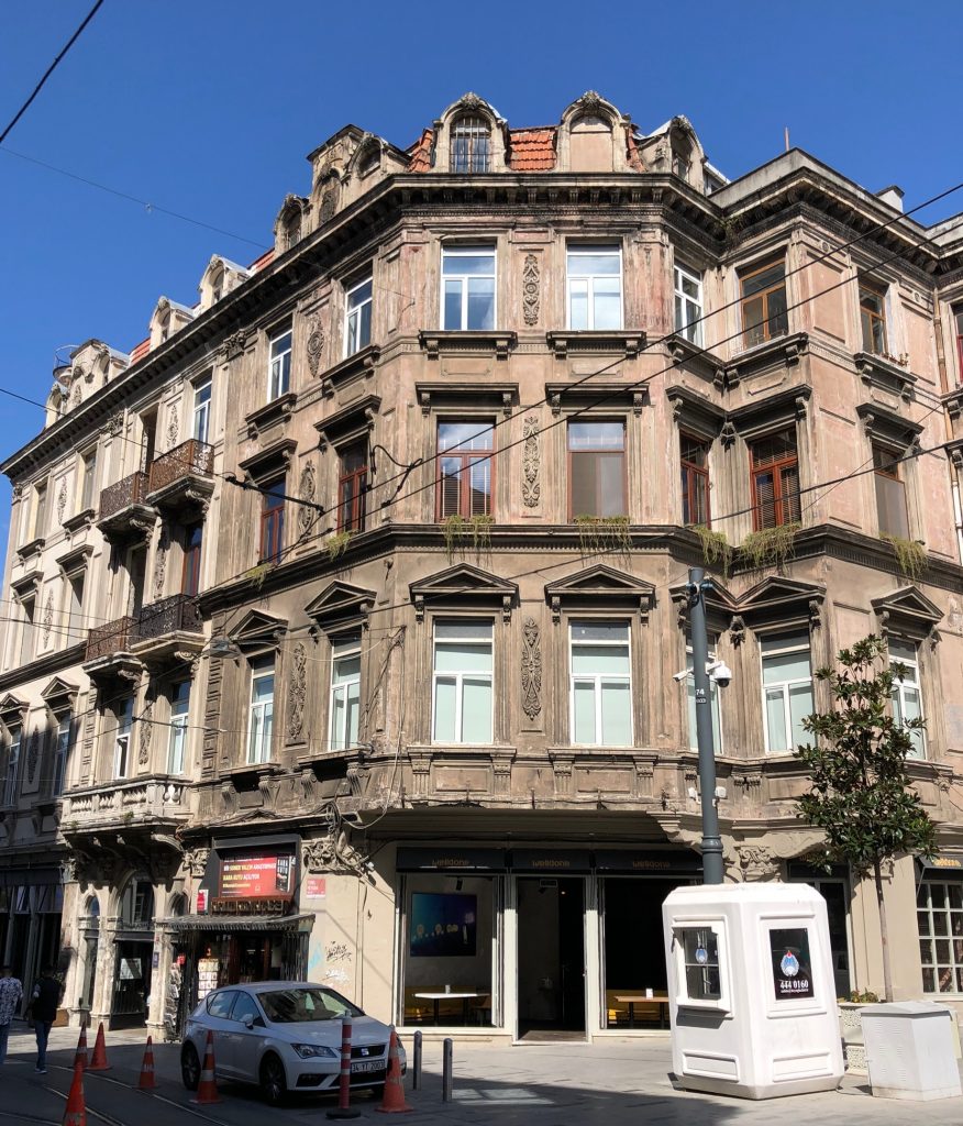 Tünel Geçidi İş Hanı