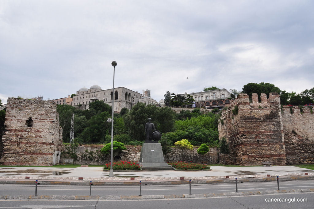 Turgut Reis Anıtı