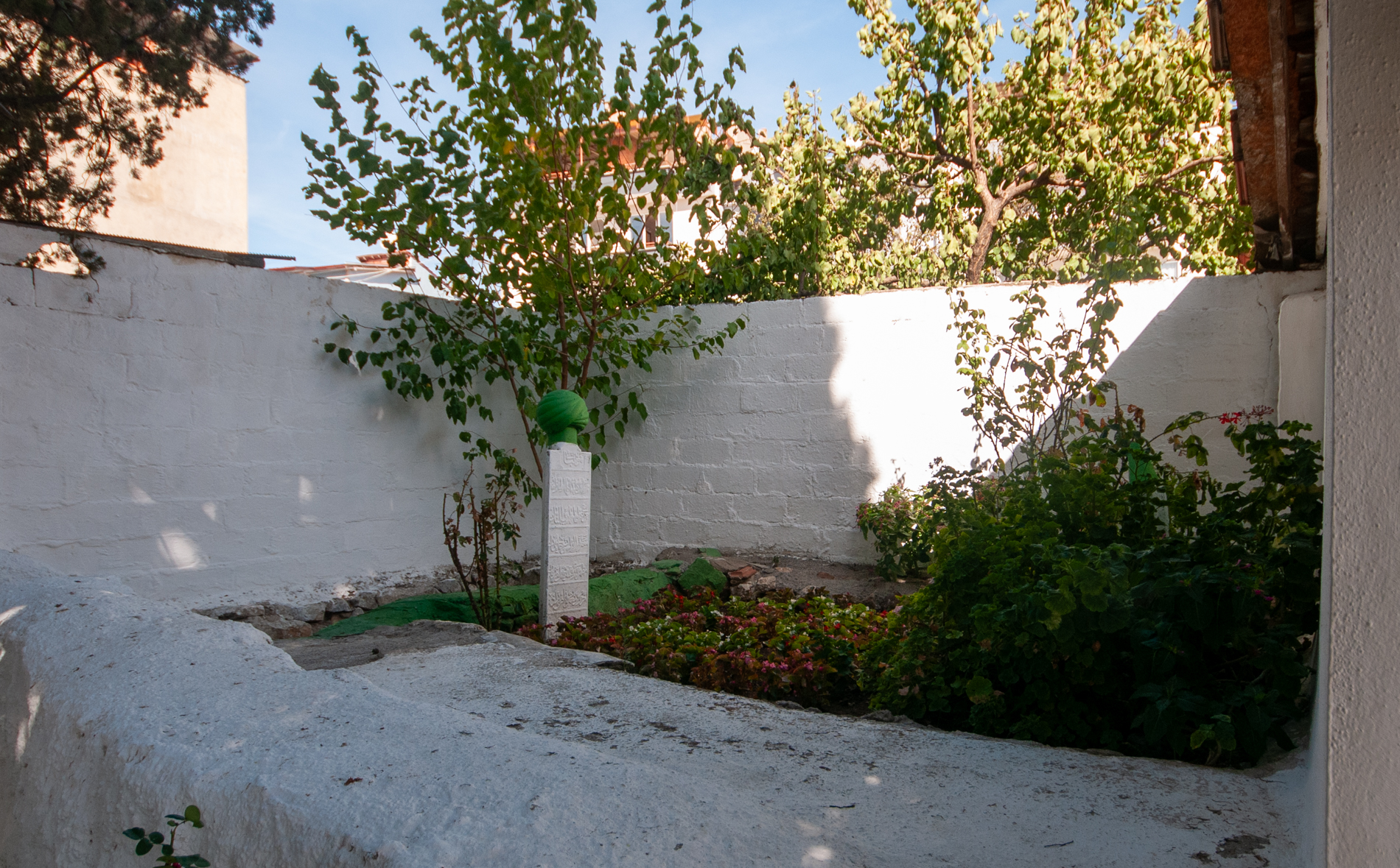 Üçler Dede Türbesi