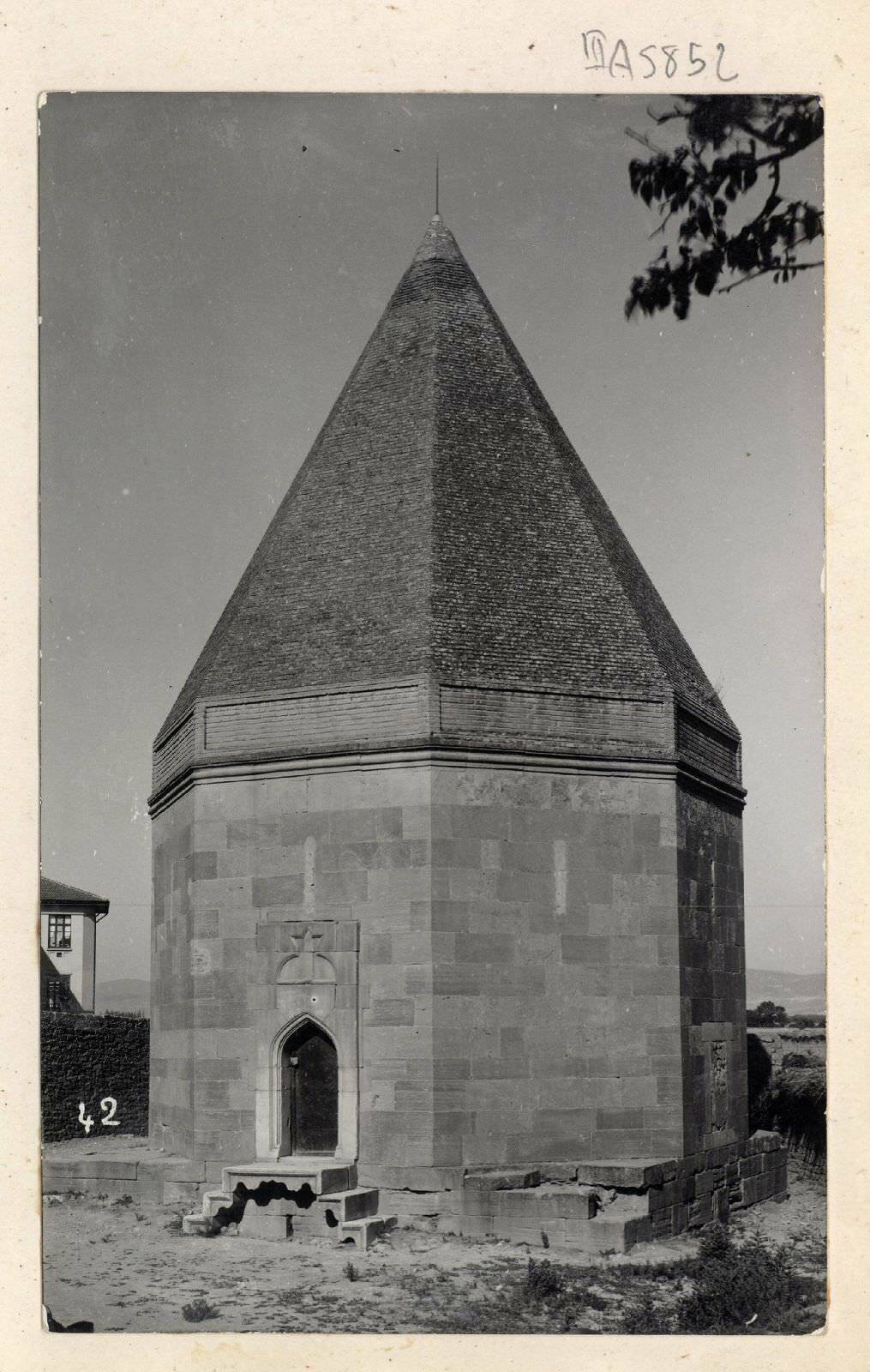 Ulaş Baba Kümbeti