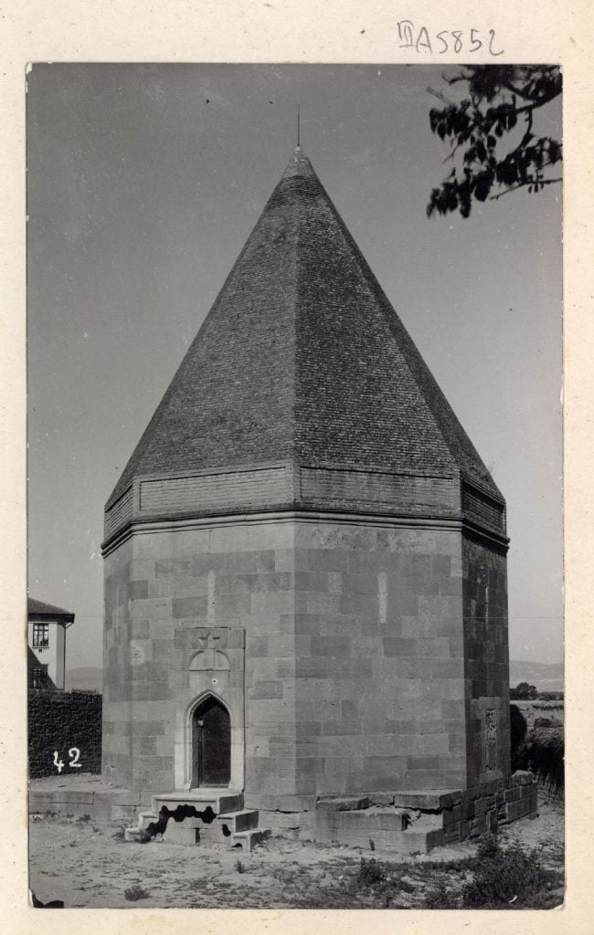 Ulaş Baba Kümbeti
