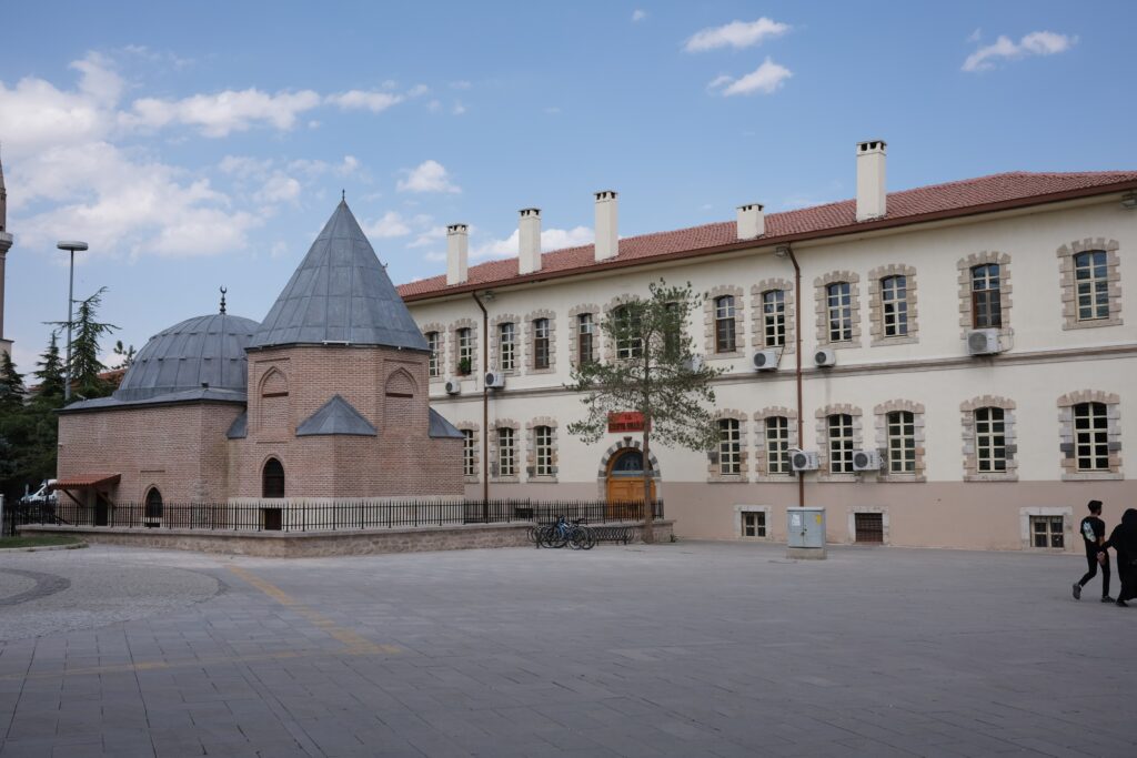 Ulvi Sultan Mescidi ve Türbesi