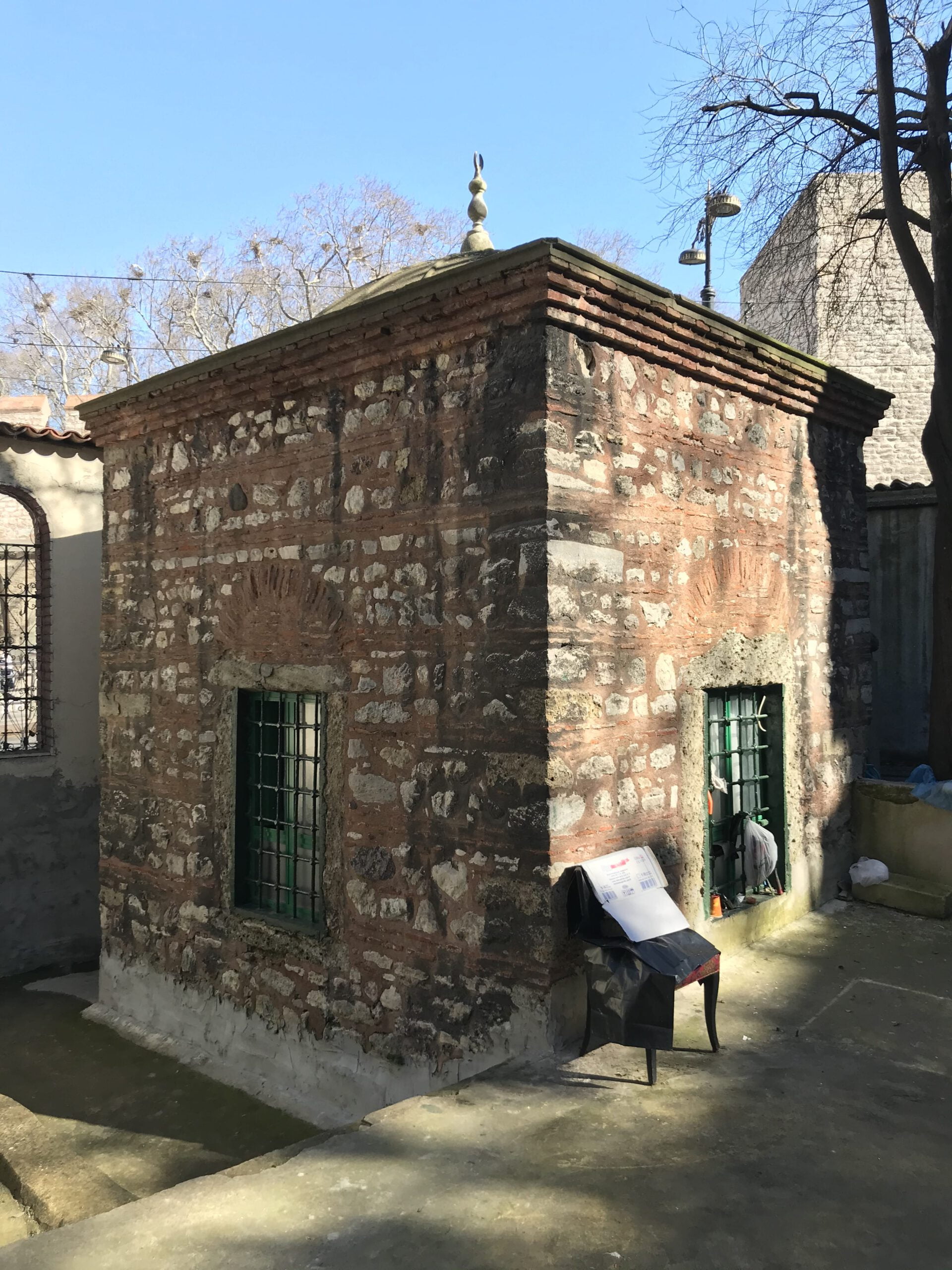Ünsi Hasan Efendi Türbesi