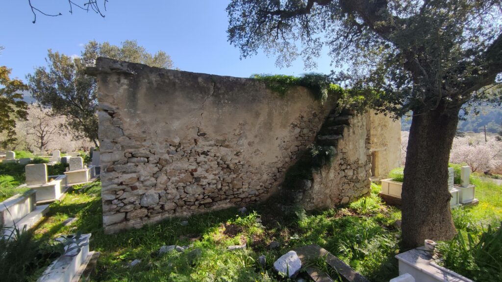 Yaka Mezarlık Camii
