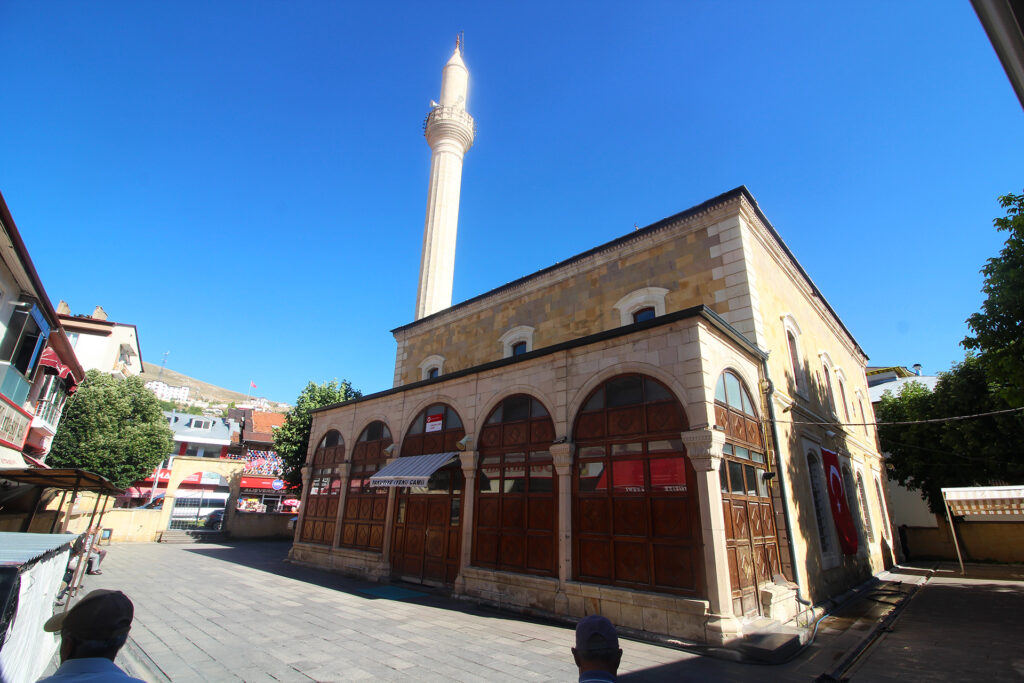 Yakutiye Camii