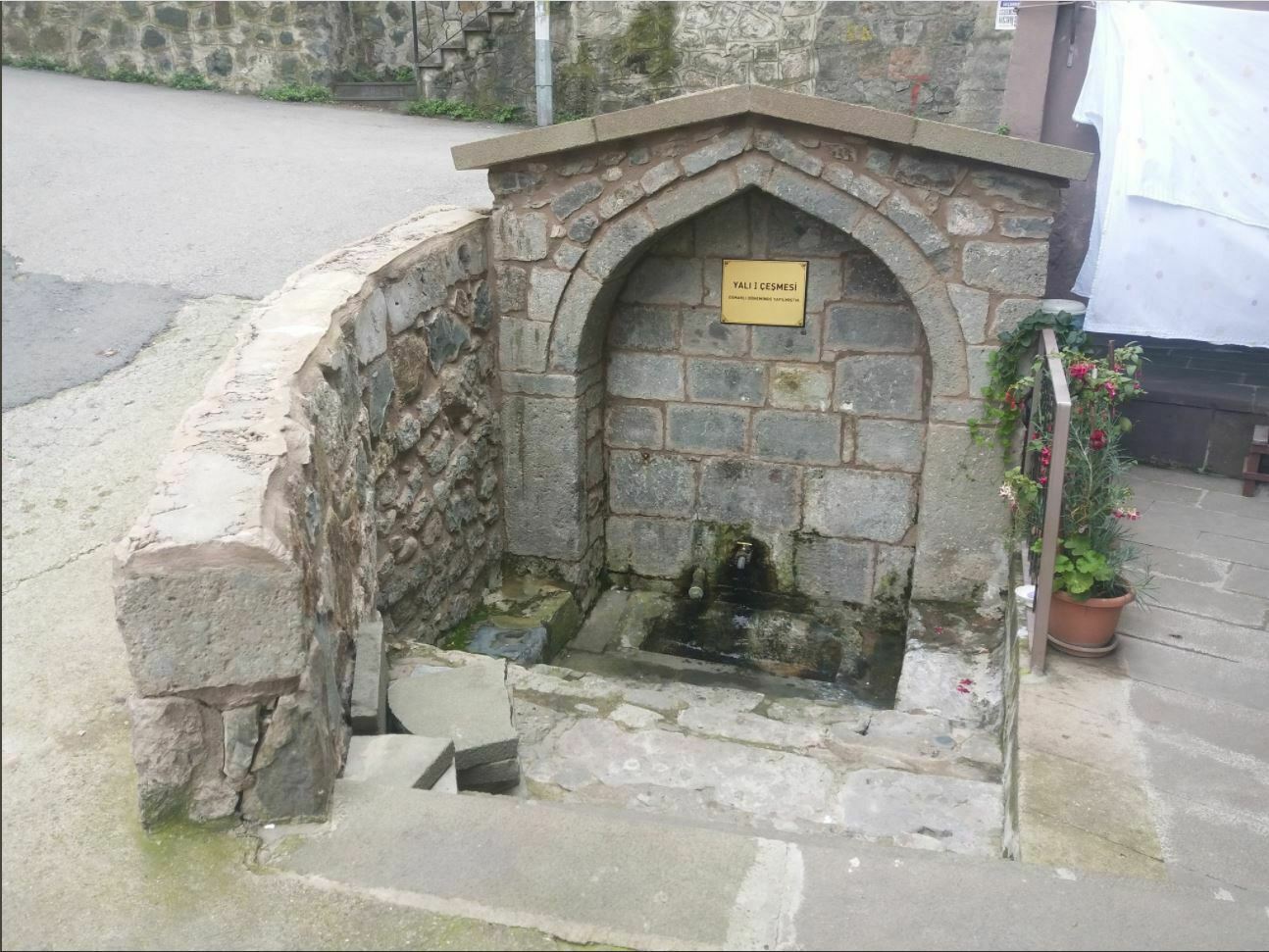 Yalı Çeşmesi I, Ortahisar