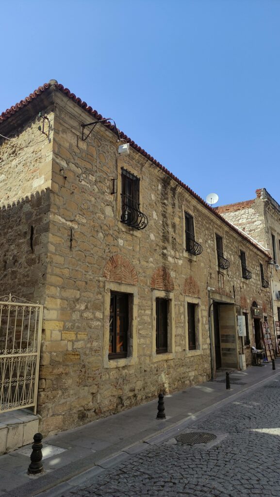 Yalı Han