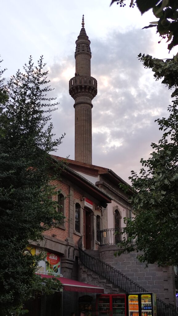 Yoncaaltı Camii
