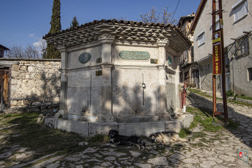 Yukarı Mahalle Çeşmesi, Yörük