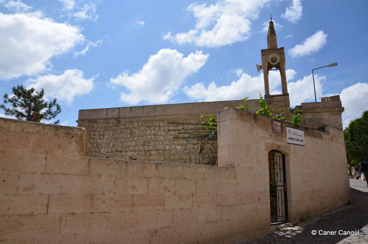 Yunak Camii