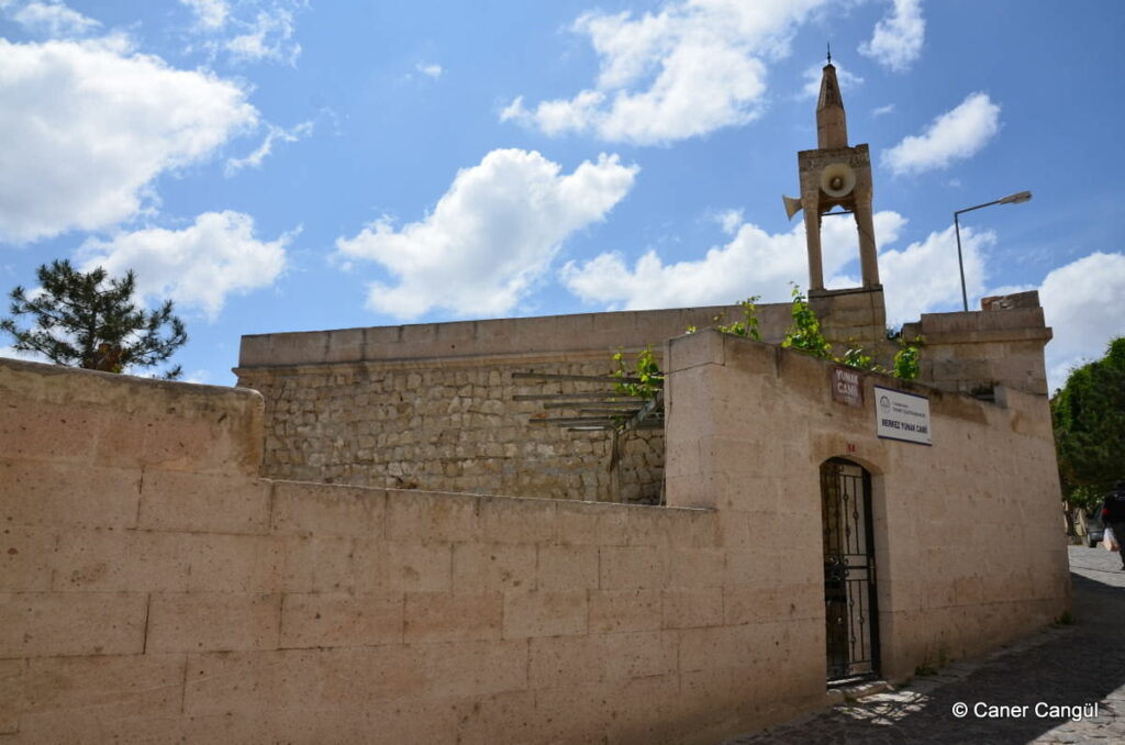 Yunak Camii