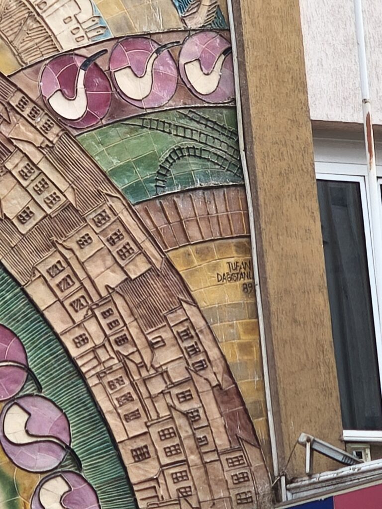 Yunus Emre Kültür ve Sanat Merkezi Seramik Panosu