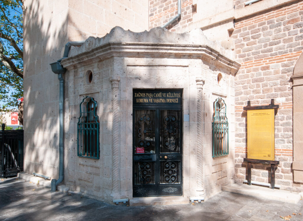 Zağnos Paşa Camii Muvakkithanesi