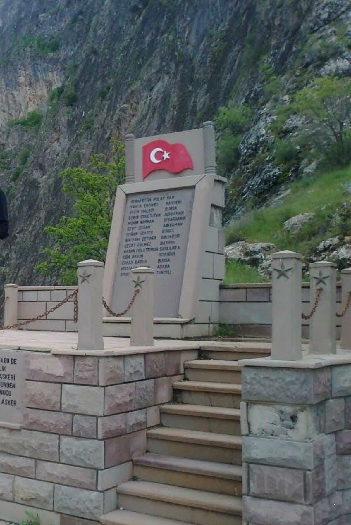 Acemoğlu Köprüsü Şehitliği