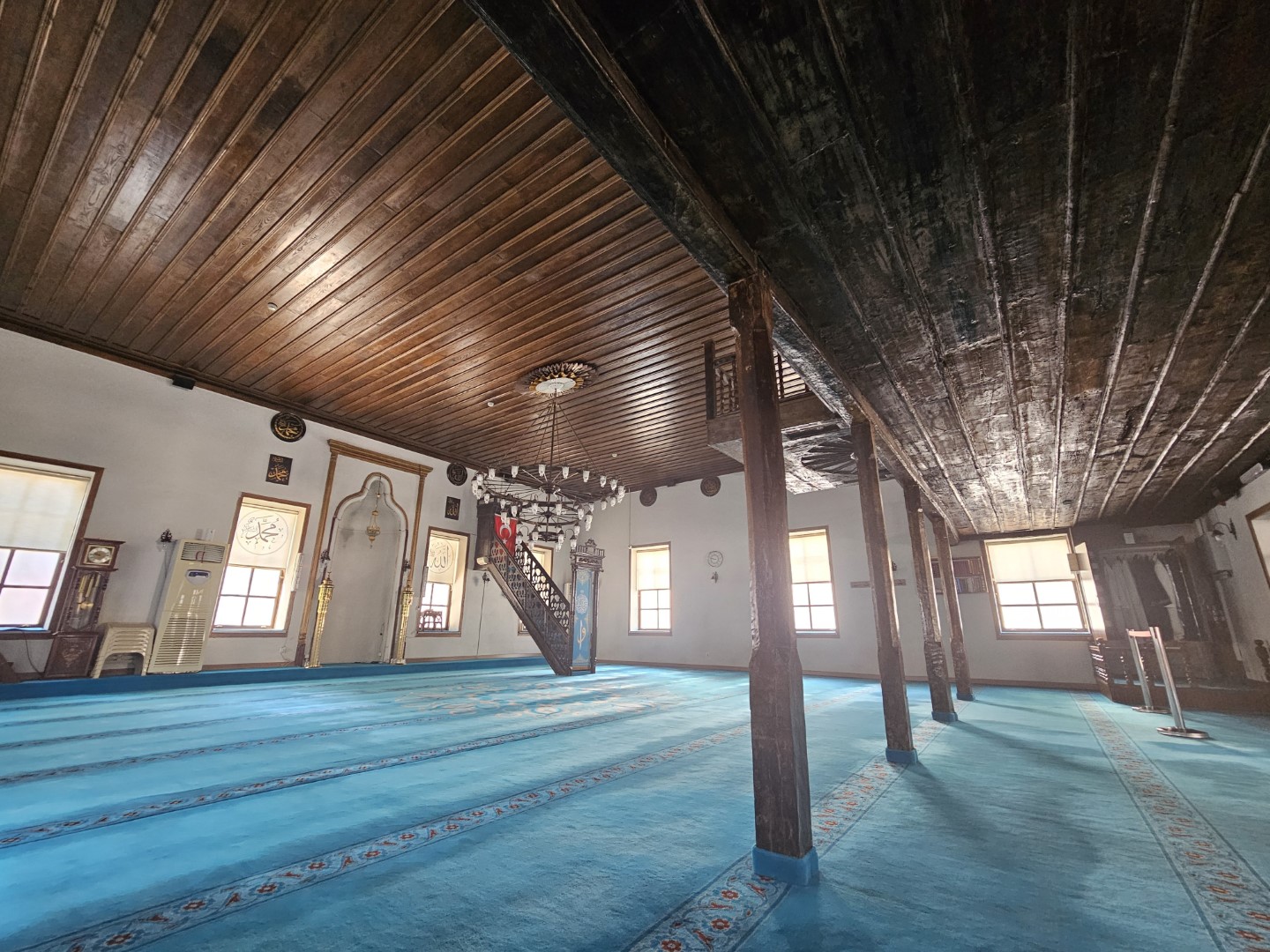 Adapazarı Ağa Camii İçinden Görünüm