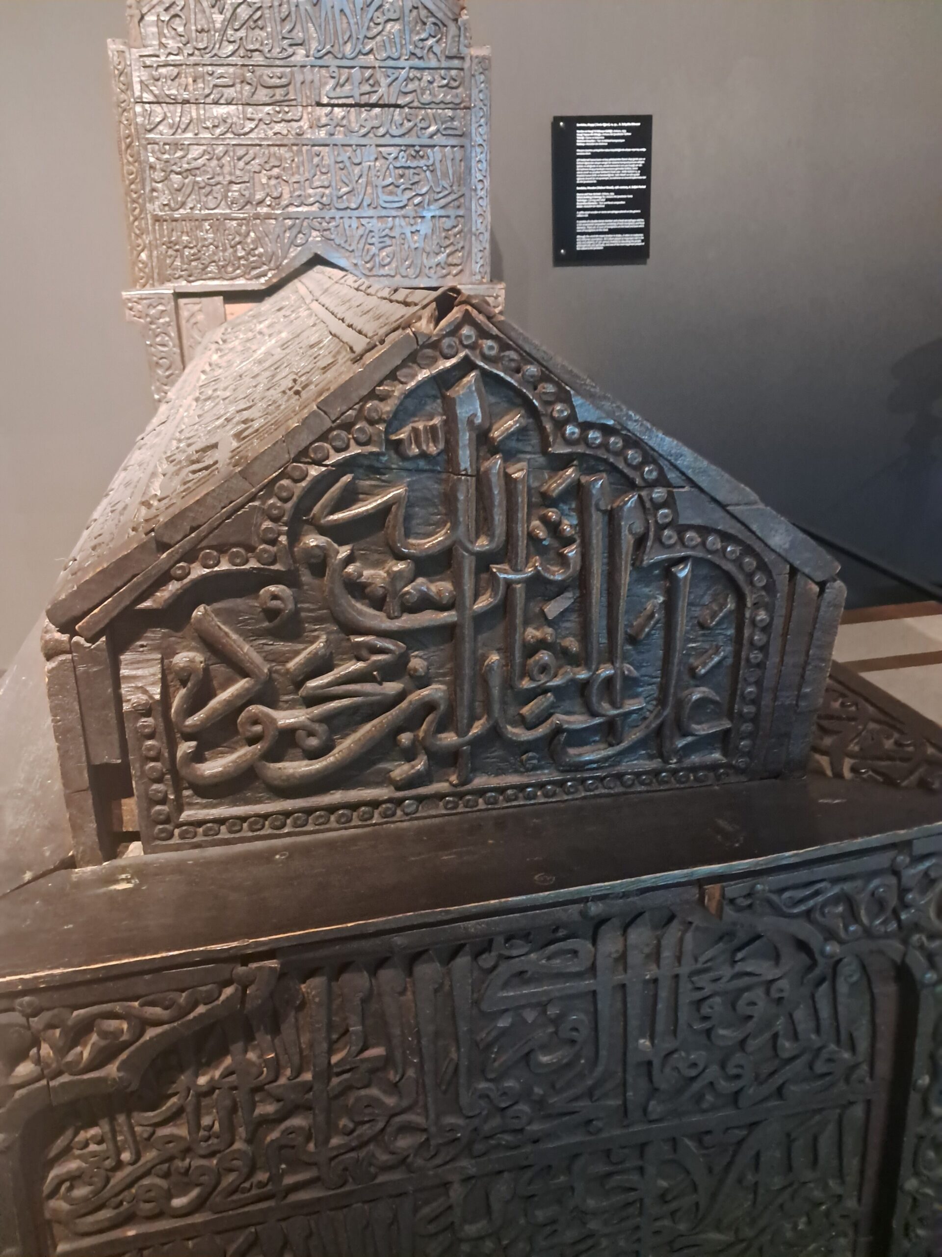Ahi Şerafettin’in sandukasının nakkaş imzası