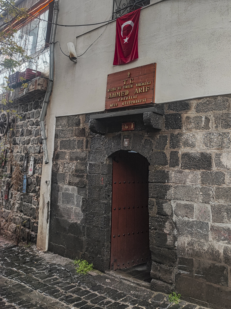 Ahmed Arif Edebiyat Müze Kütüphanesi Girişi