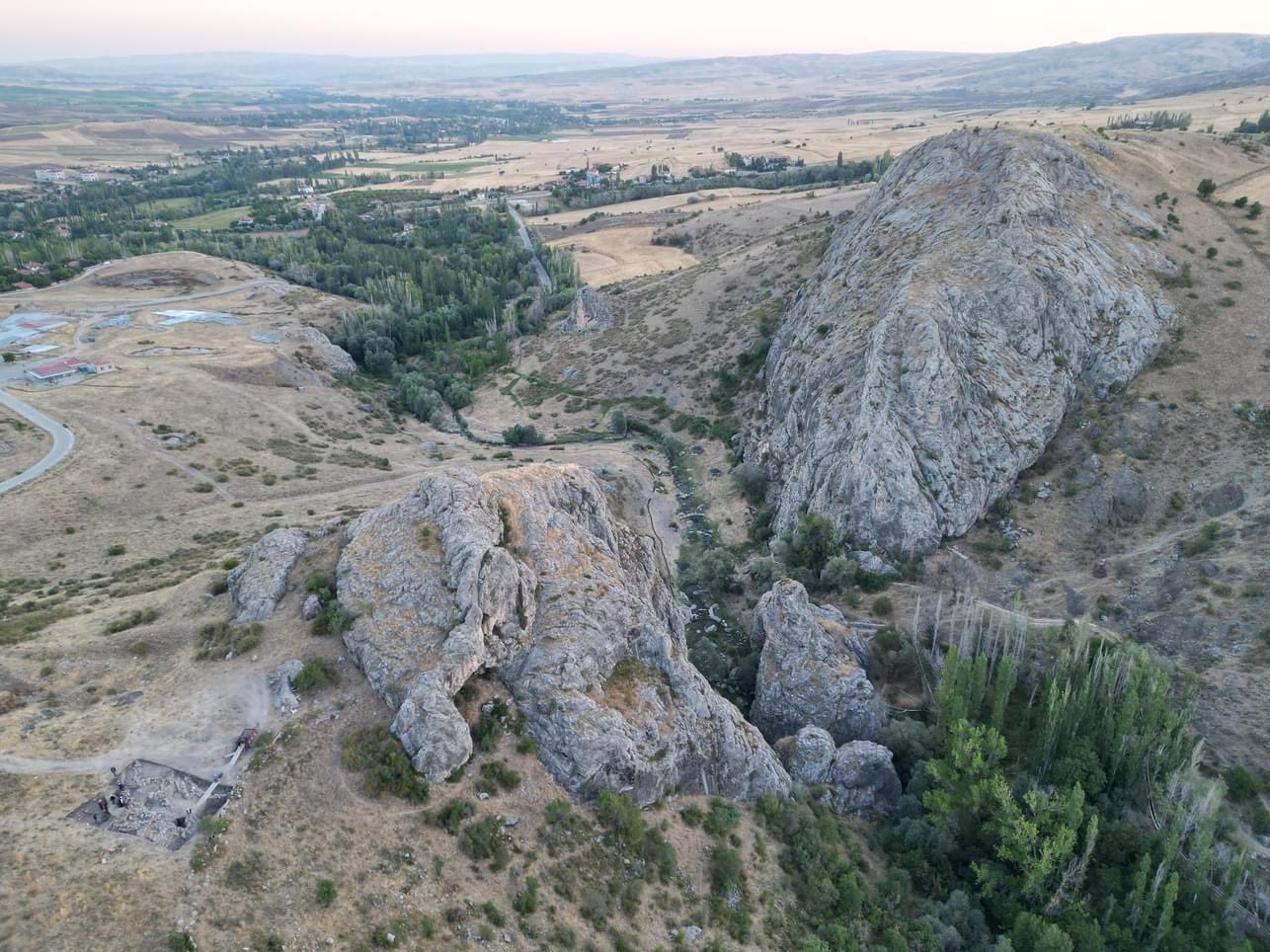 Boğazköy-Hattuşa, Kalaşma metninin bulunduğu Ambarlıkaya mevkiindeki kazı alanının havadan fotoğrafı