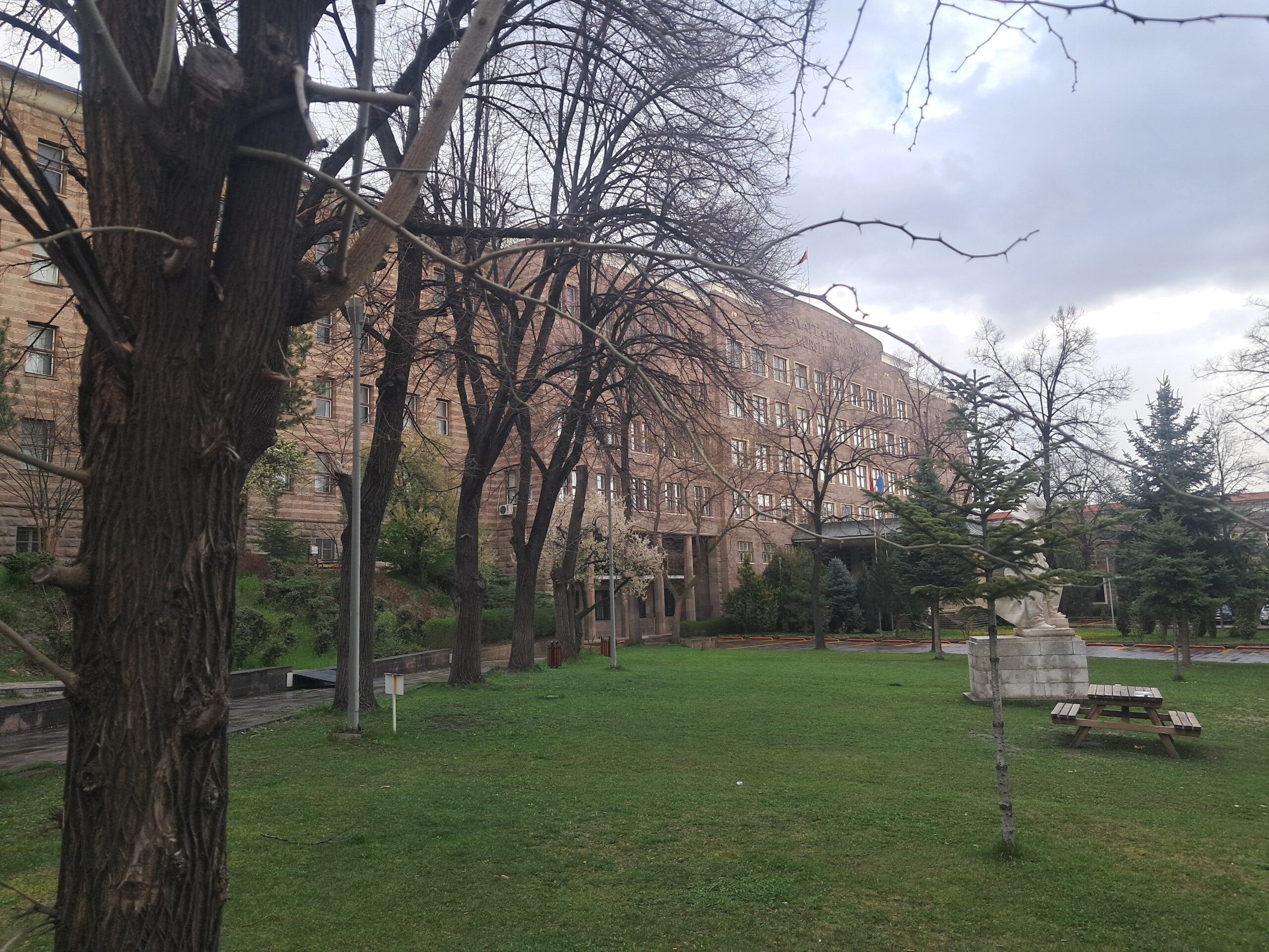 Ankara Üniversitesi Dil ve Tarih-Coğrafya Fakültesi