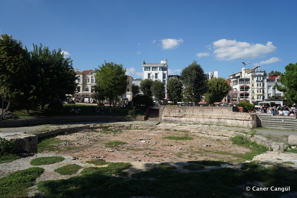 Antiokhos Sarayı Kalıntıları