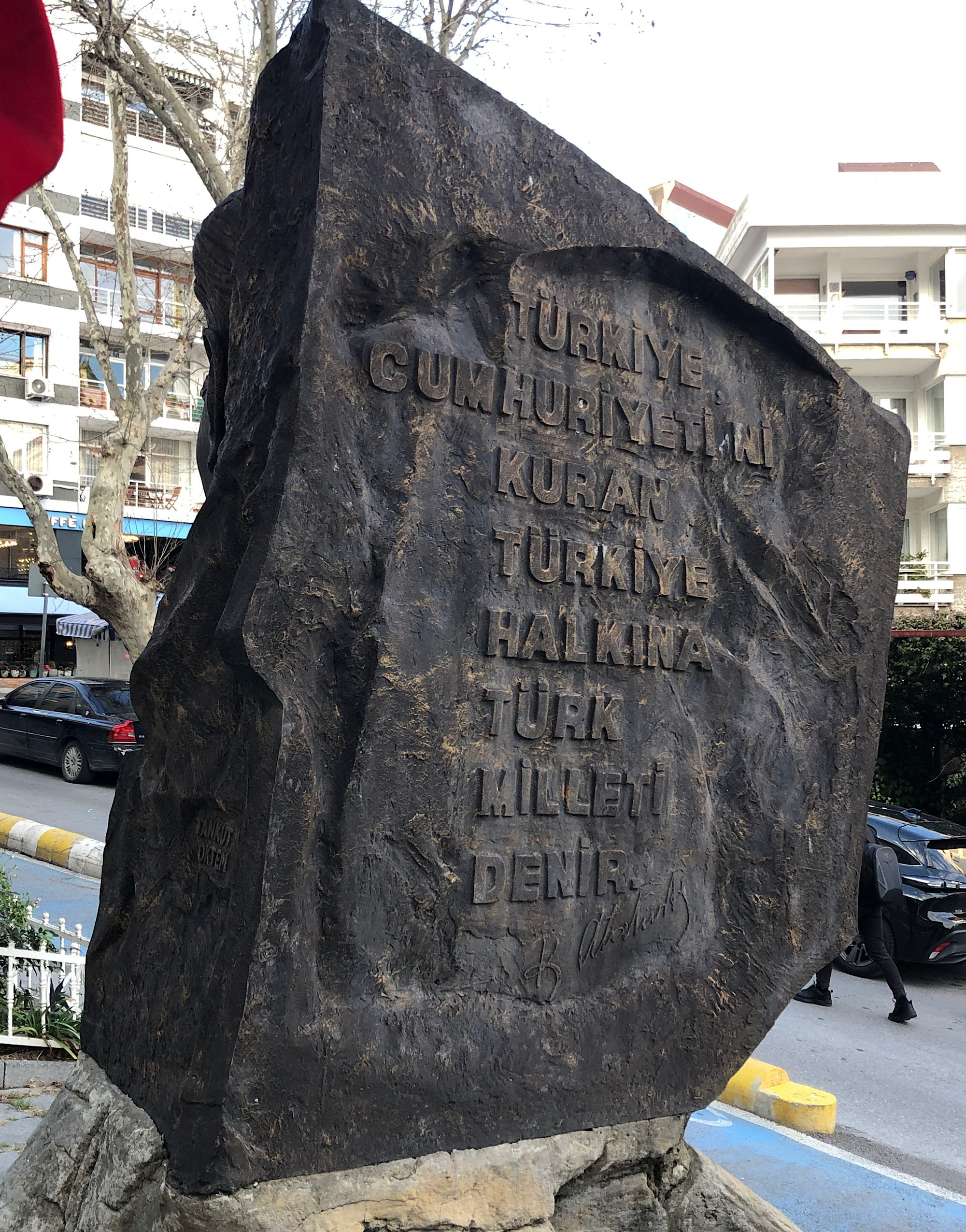 Atatürk Büstü, Moda