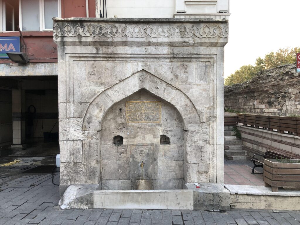 Ayakapı Çeşmesi